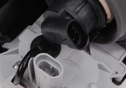 Feele sinistro Xenon OEM 63128377265 per BMW E46 330i e 330i XDRive (2000-2005). Compatibile con il cambiamento manuale e automatico, la trazione posteriore e totale. BMW originale.