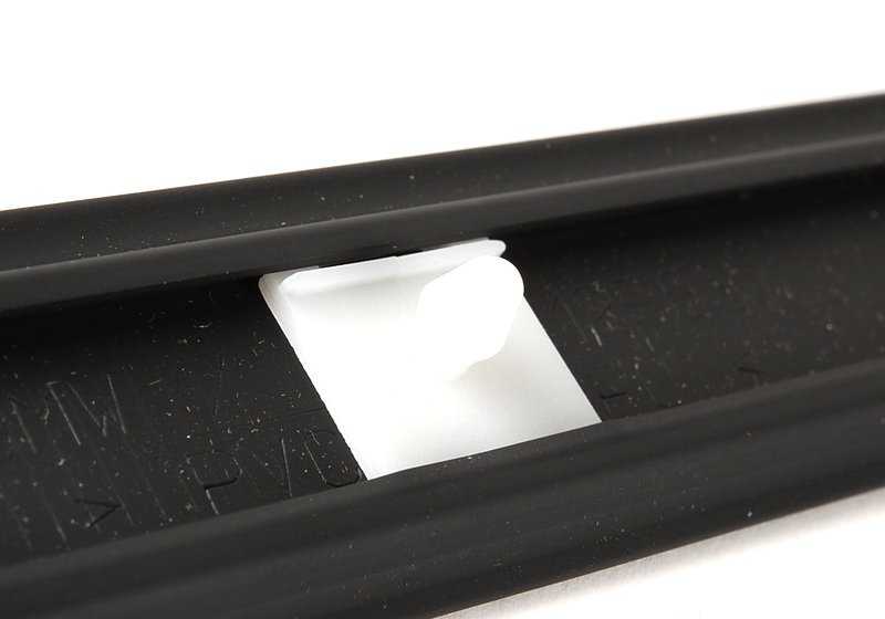 Moldura embellecedora izquierda OEM 51138125831 para BMW E38. Original BMW.