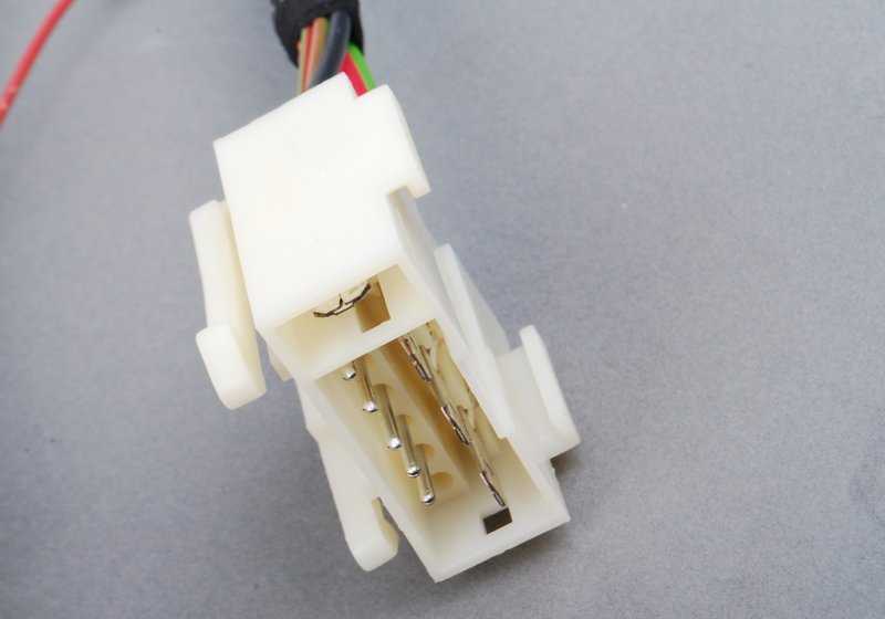 Arnés de cableado de luces traseras para varios modelos/series de BMW (OEM 61111243873). Original BMW.