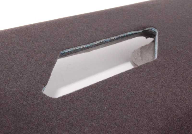 Embellecedor pilar trasero derecho negro OEM 51438152686 para BMW E31. Original BMW.