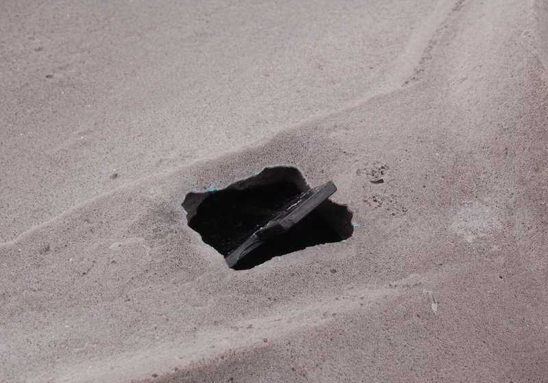 Embellecedor pilar trasero derecho negro OEM 51438152686 para BMW E31. Original BMW.