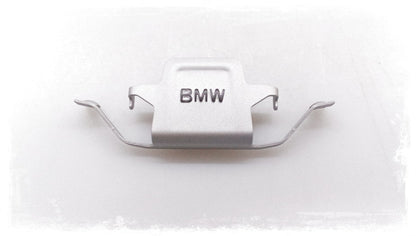 Juego de clips de retención para pinzas de freno OEM 34112359854 con logo BMW para BMW F20, F21, F22, F23, F30, F31, F32, F33, F36. Delantero y trasero. Original BMW.