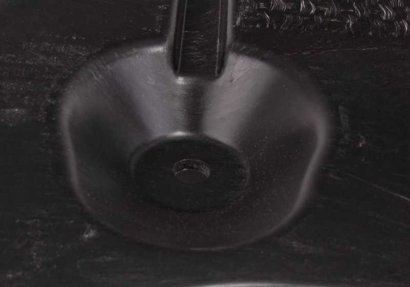 Cubierta de protección del motor OEM 51758046338 para BMW E92 316i, 318i, 320i. Compatible con versiones manuales y automáticas. Pieza original BMW.