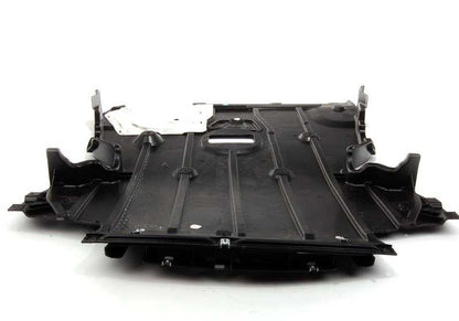 Cubierta de protección del motor OEM 51758046338 para BMW E92 316i, 318i, 320i. Compatible con versiones manuales y automáticas. Pieza original BMW.