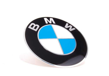 Emblema BMW 70mm con adhesivo OEM 36136758569 para BMW E30, E36, E46, E90, E91, E92, E93, E28, E34, E39, E60, E24, E63, E64, E23, E32, E38, E65, E66, E31, E53, Z1, Z3, E85, E86. Original BMW.
