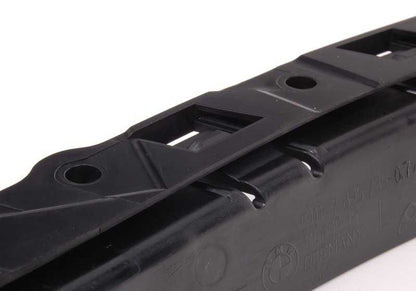 Soporte lateral izquierdo OEM 51117895735 para BMW Serie 5 E60 y E61. Pieza de carrocería original BMW.