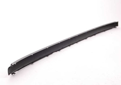 Moldura central paragolpes trasero OEM 51127030605 para BMW Serie 3 E46. Original BMW.