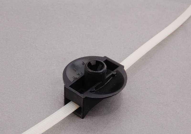 Brida sujeta cables con botón OEM 61138361683 para BMW {E81,E82,E87,E88,F20,F21,E46,E90,E91,E92,E93,F30,F31,F34,G20,G21,F32,E60,E61,F07,F10,F11,F90,G30,G31,E63,E64,F06,F12,F13,G32,E65,E66,F01,F02,F04,G11,G12,E84,F48,F39,E83,F25,G01,F26,G02,E53,E70,F