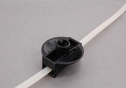 Brida sujeta cables con botón OEM 61138361683 para BMW {E81,E82,E87,E88,F20,F21,E46,E90,E91,E92,E93,F30,F31,F34,G20,G21,F32,E60,E61,F07,F10,F11,F90,G30,G31,E63,E64,F06,F12,F13,G32,E65,E66,F01,F02,F04,G11,G12,E84,F48,F39,E83,F25,G01,F26,G02,E53,E70,F