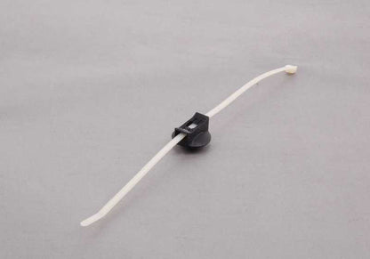 Brida sujeta cables con botón OEM 61138361683 para BMW {E81,E82,E87,E88,F20,F21,E46,E90,E91,E92,E93,F30,F31,F34,G20,G21,F32,E60,E61,F07,F10,F11,F90,G30,G31,E63,E64,F06,F12,F13,G32,E65,E66,F01,F02,F04,G11,G12,E84,F48,F39,E83,F25,G01,F26,G02,E53,E70,F