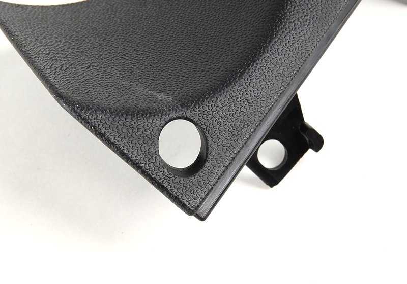 Embellecedor izquierdo para faro antiniebla OEM 63176906427 para BMW E39 520d, 520i {modelos DM71, DR71, DS11, DS12, DS21, DS22, DT11, DT12, DT21, DT22}. Original BMW.