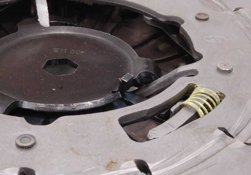 Kit de embrague OEM 21207603248 para BMW E92, E93, F10, F12, F13. Compatible con motores N63T y cambio automático. Original BMW.