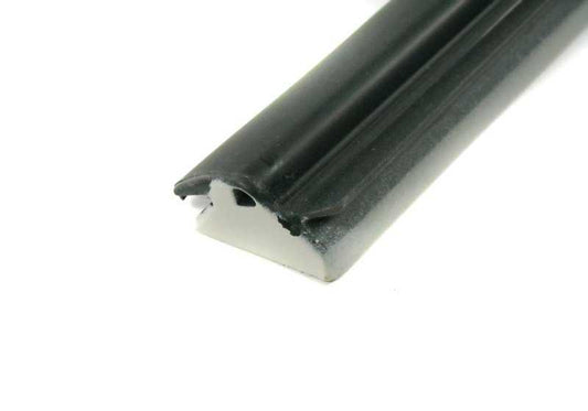 Couverture droite OEM 51212230374 pour BMW E34. BMW d'origine.