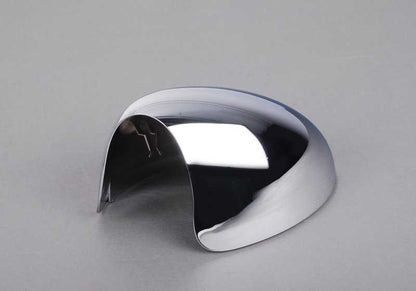 Cubierta izquierda de espejo retrovisor cromada OEM 51167123293 para MINI R50, R52, R53. Recambio original MINI. Ideal para sustituir tapa espejo dañada o personalizar con acabado en cromo.