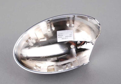 Cubierta izquierda de espejo retrovisor cromada OEM 51167123293 para MINI R50, R52, R53. Recambio original MINI. Ideal para sustituir tapa espejo dañada o personalizar con acabado en cromo.