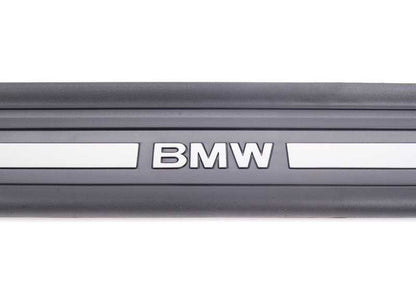 Embellecedor de entrada izquierdo OEM 51477201965 para BMW E92 y E93. Original BMW.