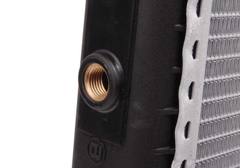 Radiador de refrigeración OEM 17111728907 para BMW E30, E36, Z3. Original BMW.