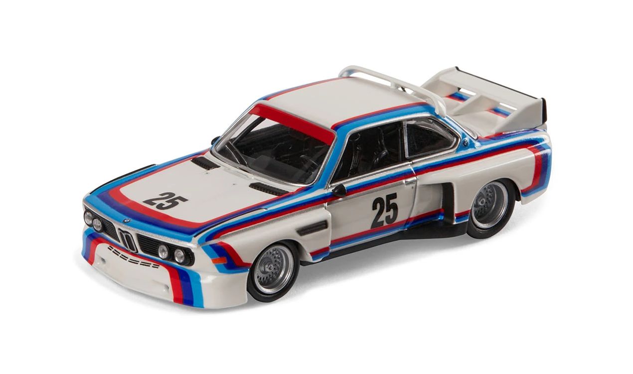 Miniatura de coche BMW 3.0 CSL escala 1:64 OEM 80425B5F648 para BMW. Coleccionable original BMW, detallado, en color de competición, con neumáticos de goma y piezas de metal y plástico. Edad recomendada: +14 años.