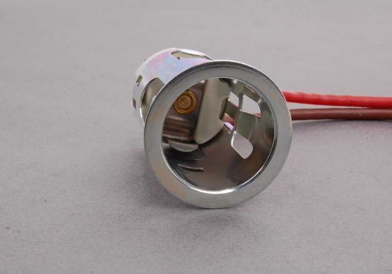 Toma de corriente / encendedor OEM 61346977679 para BMW F30, F31, F34, F35, F80, F32, F33, F36, F82, F83, E39, E38, E70, F15, F85, F16, F86, E52. Original BMW.