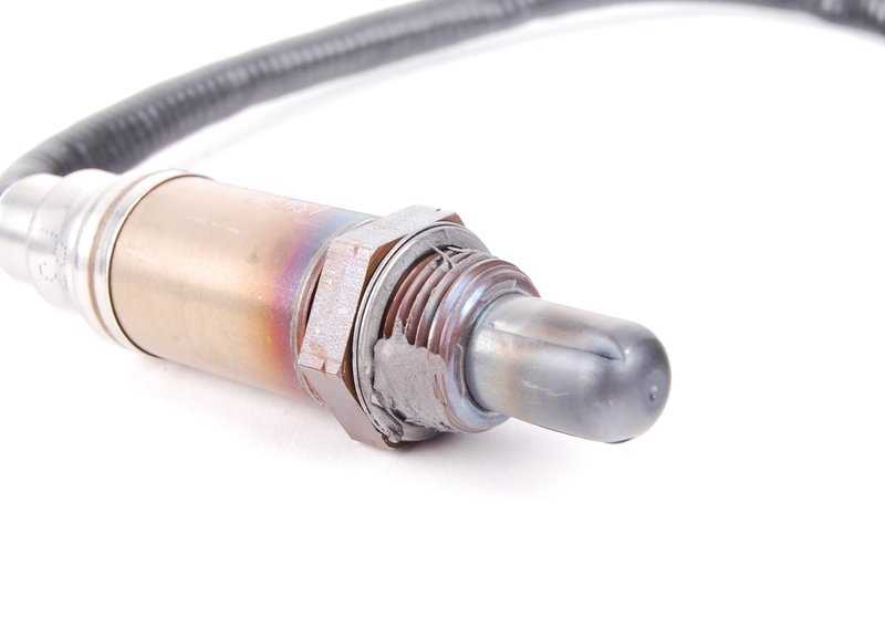 Lambda OEM 11781247406 para BMW E36, E46, E39, E38, E31, Z3. Compatível com os motores M43 e M44. Para controle de emissão. Comprimento 370 mm. BMW original.
