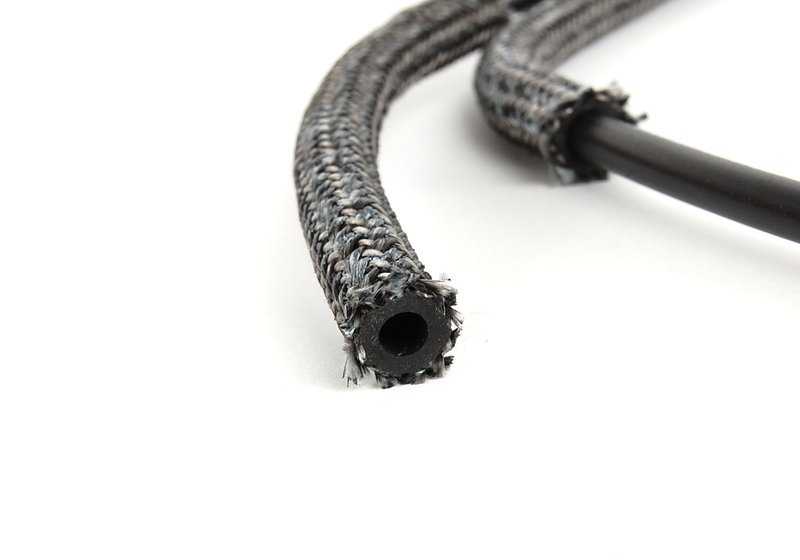 Tube à vide OEM 11727574490 pour BMW E36, E46, E39, E38, E53, Z3. BMW d'origine. Idéal si vous devez remplacer le tube du système à vide dans votre BMW.