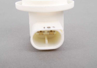 Portalámparas de bombilla amarilla OEM 63136904823 para BMW E46 y BMW Motorrad RK26. Compatible con intermitentes delanteros y laterales. Original BMW.