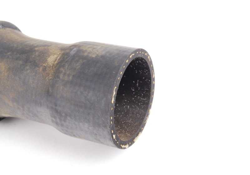 Tuyau d'eau OEM 11531722682 pour BMW E34 et E32. Pièce BMW d'origine, compatible avec le système de refroidissement. Idéal pour garder le moteur à une température optimale.