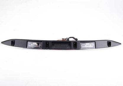 Pincele o botão de abertura do OEM 51137074020 para Mini R50, R52, R53. Mini peça original. Ideal para substituir a alça da porta traseira pelo controle integrado.