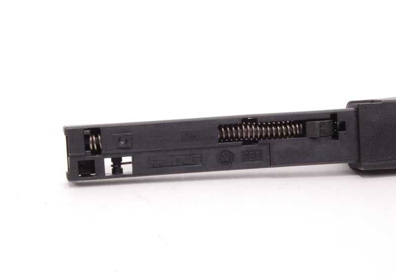 Supporto della cintura anteriore destra OEM 72119144938 per BMW E92 {316i, 320d, 320d XDrive, 320i}. BMW originale.