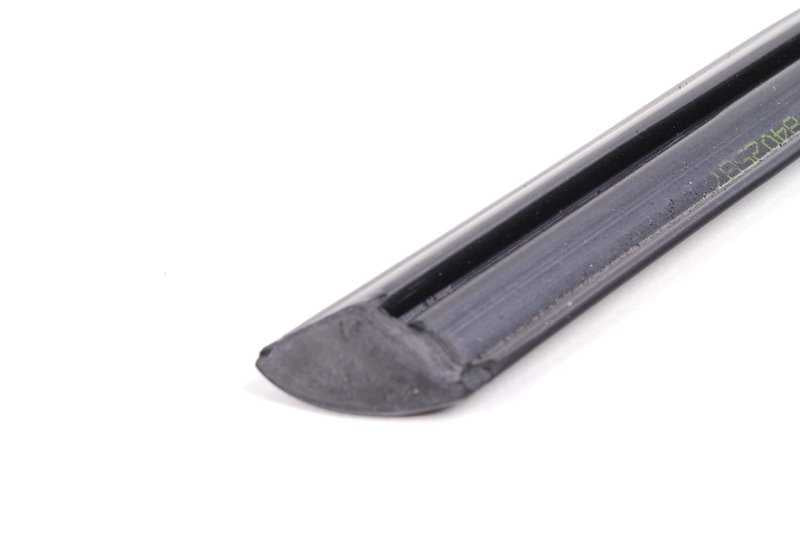 Lateraler Verzierungen linker Heckfenster OEM 51368402587 für BMW E53 x5 3.0d, 3.0i {Models FA71, FA72, FA81, FA82, FB71, FB72, FB81, FB82, FA11, FA12}. Original BMW.