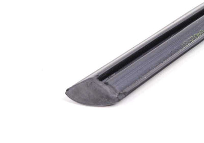 Lateraler Verzierungen linker Heckfenster OEM 51368402587 für BMW E53 x5 3.0d, 3.0i {Models FA71, FA72, FA81, FA82, FB71, FB72, FB81, FB82, FA11, FA12}. Original BMW.