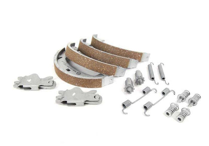 Kit di servizio Set di scarpe frenetiche Riparazione per BMW E81, E82, E87, E88, E46, E90, E91, E92, E93, F30, F31, F32 (OEM 34212213310). BMW originale.