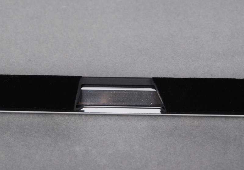 Cubierta exterior del hueco de la puerta trasera izquierda para BMW X5 E70, E70N (OEM 51357174393). Original BMW