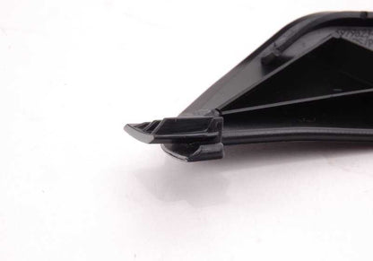 Embellecedor izquierdo anclaje cinturón OEM 52106979625 para BMW E87, E90, E91, E84, F25, F26, E89. Original BMW.