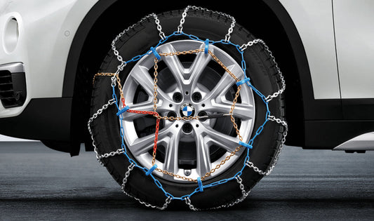 Cadenas de nieve Comfort OEM 36112296312 para BMW {G42, F30, F31, G20, G21, F32, F33, F36, G22, G23, F48, F39} y MINI {F60}. Original BMW y MINI. Montaje fácil y óptima tracción en nieve y hielo.