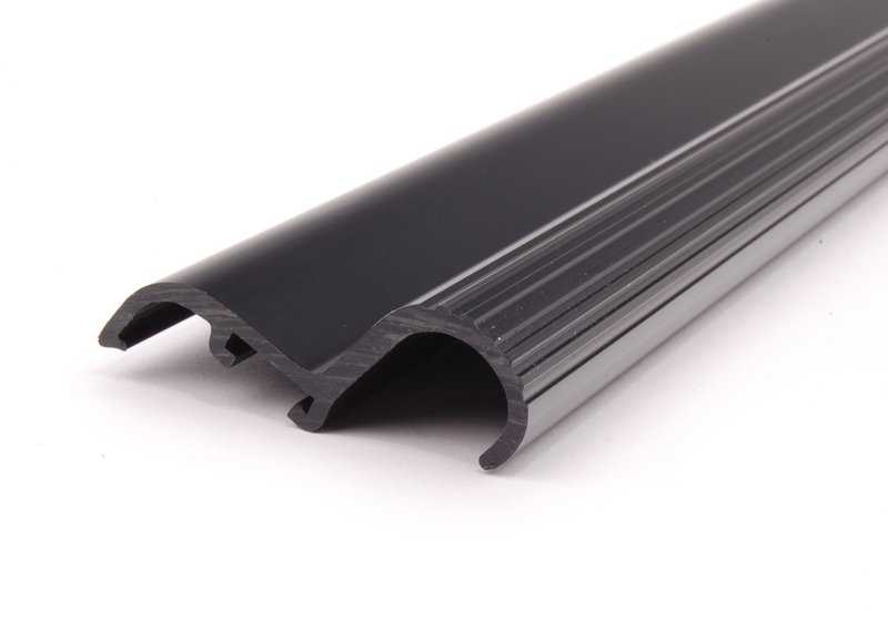 Embellecedor entrada puerta delantera OEM 51471904595 para BMW E30. Compatible con todos los modelos E30 (316, 316i, etc., manual y automático). Original BMW.