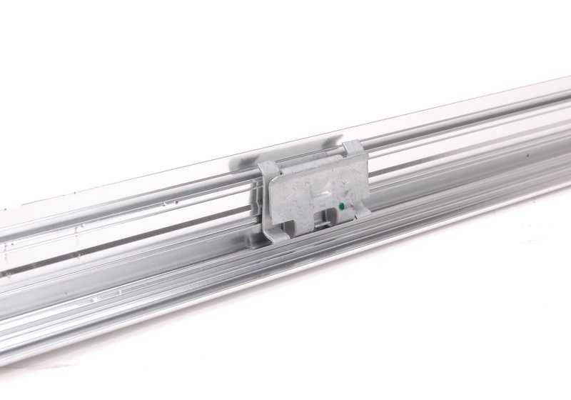 Embellecedor marco de ventana superior puerta trasera derecha para BMW X5 E70, E70N (OEM 51357174390). Original BMW.