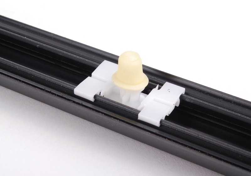 Moldura lateral trasera izquierda OEM 51138146361 para BMW E36. Pieza exterior original BMW.