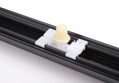 Moldura lateral trasera izquierda OEM 51138146361 para BMW E36. Pieza exterior original BMW.