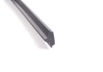 Moldura inferior de ventana OEM 51311968448 para BMW E30. Color negro. Original BMW.