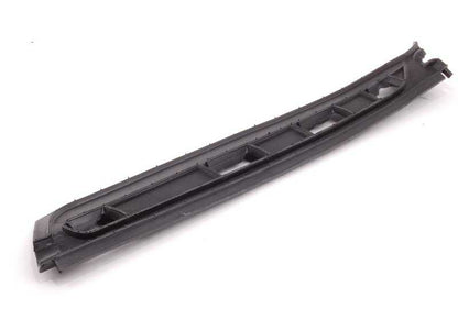 Embellecedor pilar delantero derecho OEM 51337119718 para MINI R50, R53. Pieza original MINI. Ideal para sustituir moldura exterior del pilar A lado acompañante.