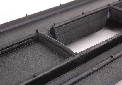 Embellecedor pilar delantero derecho OEM 51337119718 para MINI R50, R53. Pieza original MINI. Ideal para sustituir moldura exterior del pilar A lado acompañante.