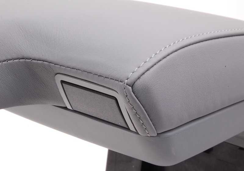 Potenza in pelle grigia OM 51167901343 per BMW E46 M3 {BL91, BR91}. BMW originale.