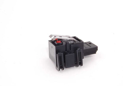 Microinterruptor cierre maletero OEM 51247002354 para BMW E46 {316Ci, 316i} (todos los modelos compatibles). Repuesto original BMW.