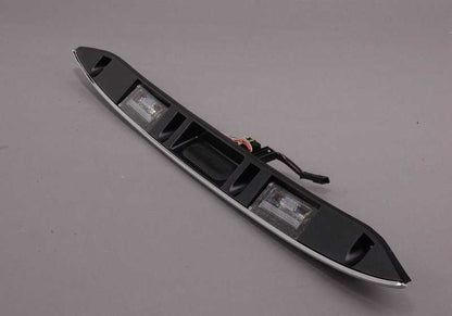 Pincele o botão de abertura do OEM 51137074020 para Mini R50, R52, R53. Mini peça original. Ideal para substituir a alça da porta traseira pelo controle integrado.