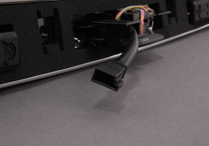 Pincele o botão de abertura do OEM 51137074020 para Mini R50, R52, R53. Mini peça original. Ideal para substituir a alça da porta traseira pelo controle integrado.