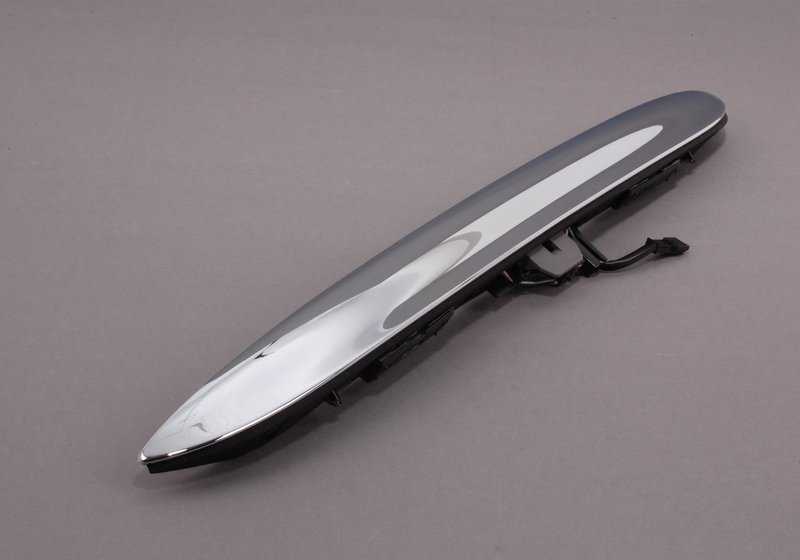 Pincele o botão de abertura do OEM 51137074020 para Mini R50, R52, R53. Mini peça original. Ideal para substituir a alça da porta traseira pelo controle integrado.