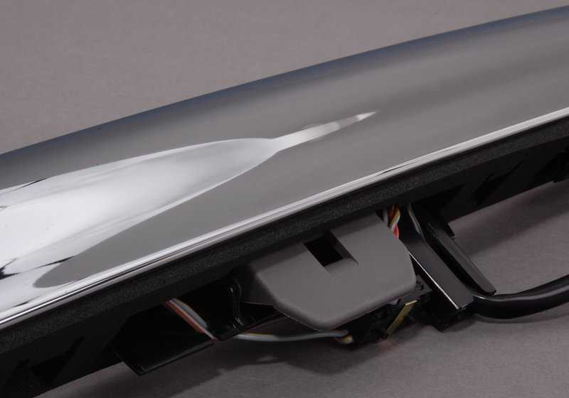 Pincele o botão de abertura do OEM 51137074020 para Mini R50, R52, R53. Mini peça original. Ideal para substituir a alça da porta traseira pelo controle integrado.