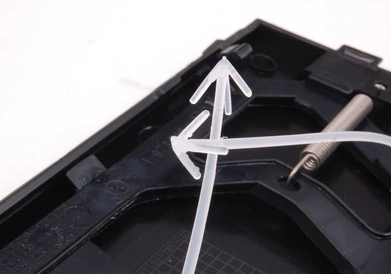 OEM 5111946495 Couverture gauche pour BMW E34. BMW d'origine.