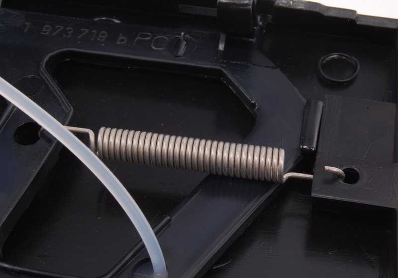 OEM 5111946495 Couverture gauche pour BMW E34. BMW d'origine.